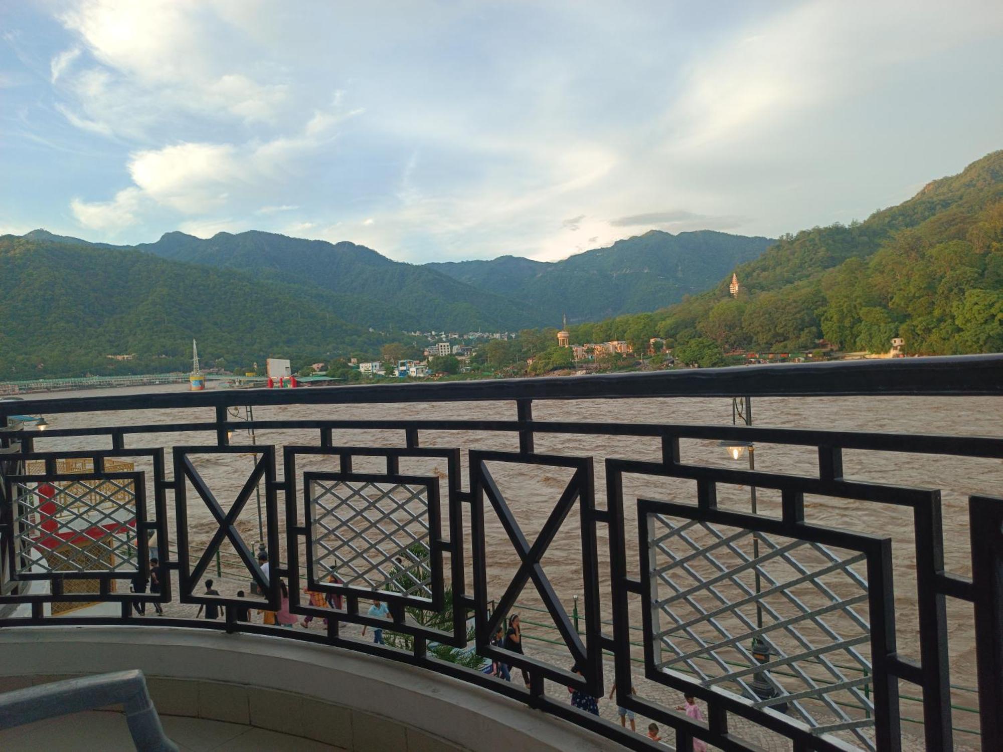 Hotel Prasanna Inn Rishīkesh Екстериор снимка